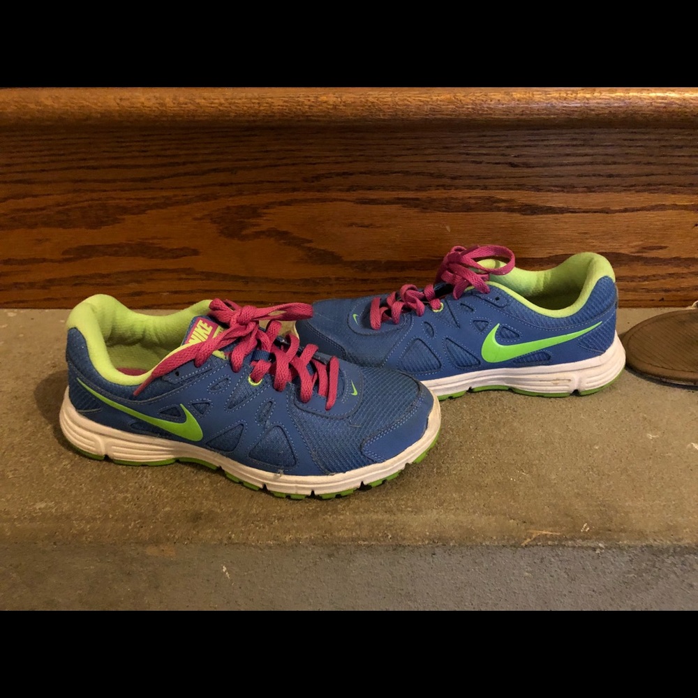 Nike tennis shoes